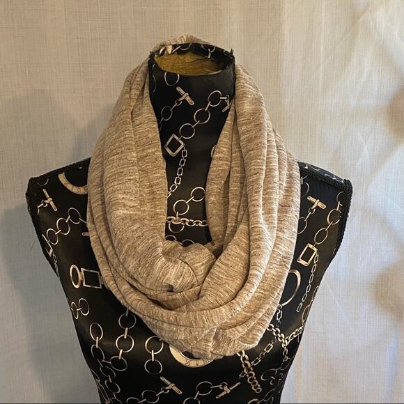 Tan/Cream Space-Dyed Soft Smooth Knit Zip Shut Hidden Pocket Infinity Scarf - Picture 2 of 6
